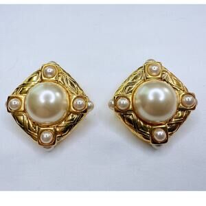 Vintage 1980s Unsigned French Couture Style Quilted Pearl Clip-On Earrings Heavy